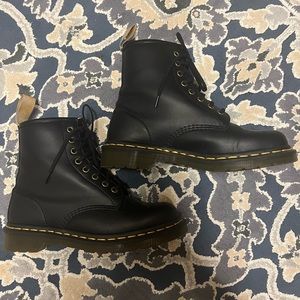 Dr. Martens Vegan 1460 Smooth black - Men’s 7, Women’s 8.